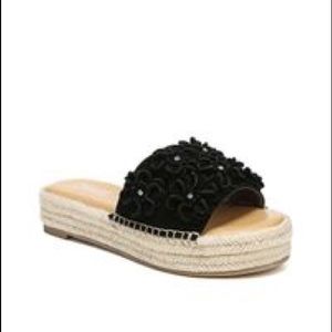 Super cute black espadrille slides!